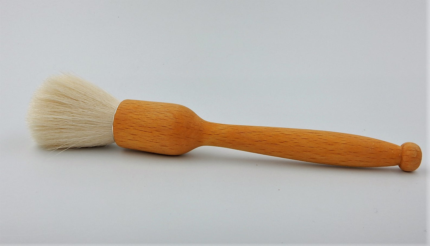 Kosmetik- und Staubpinsel