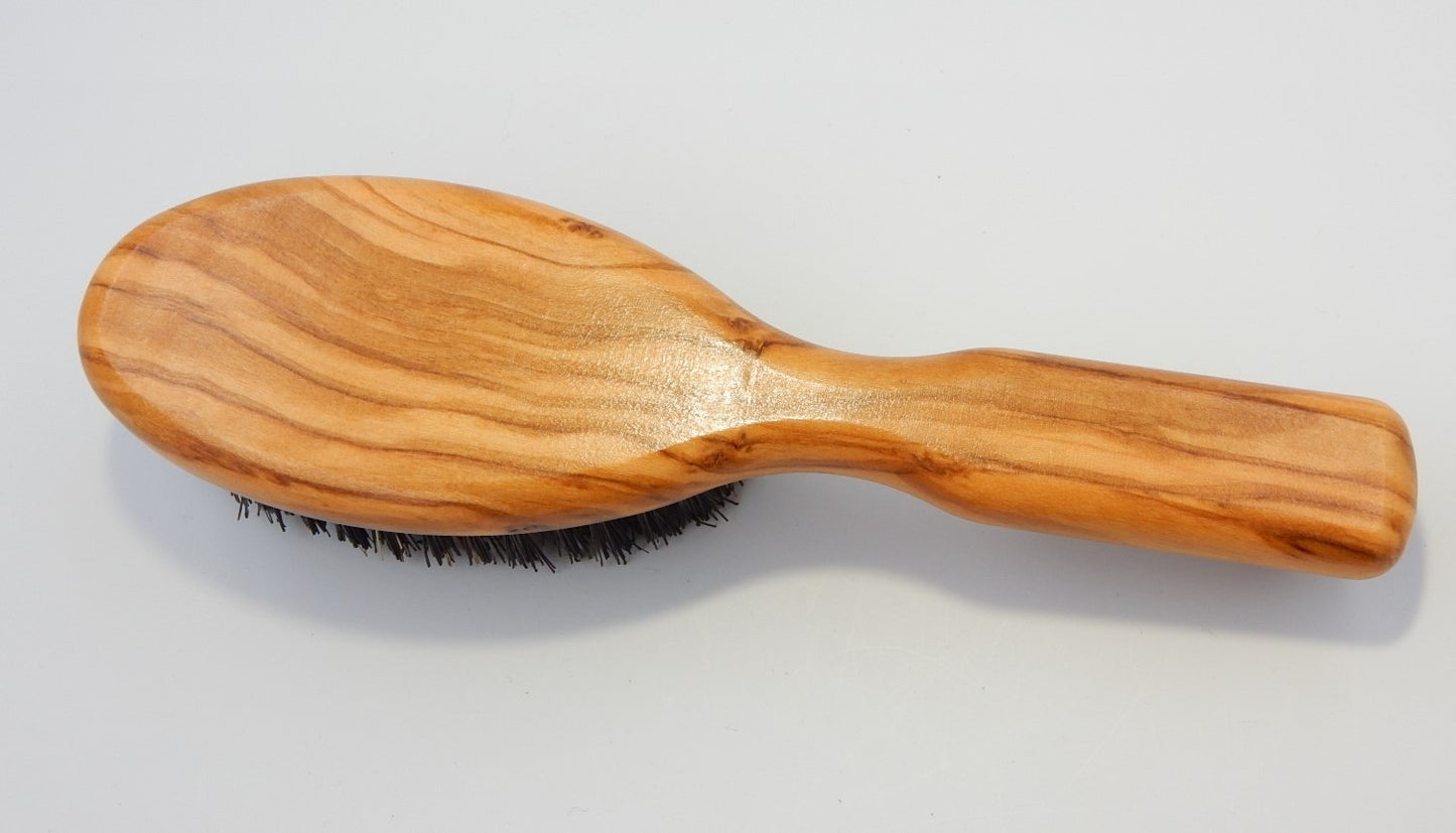 Die edle Kleine - die Haarbürste aus Olivenholz