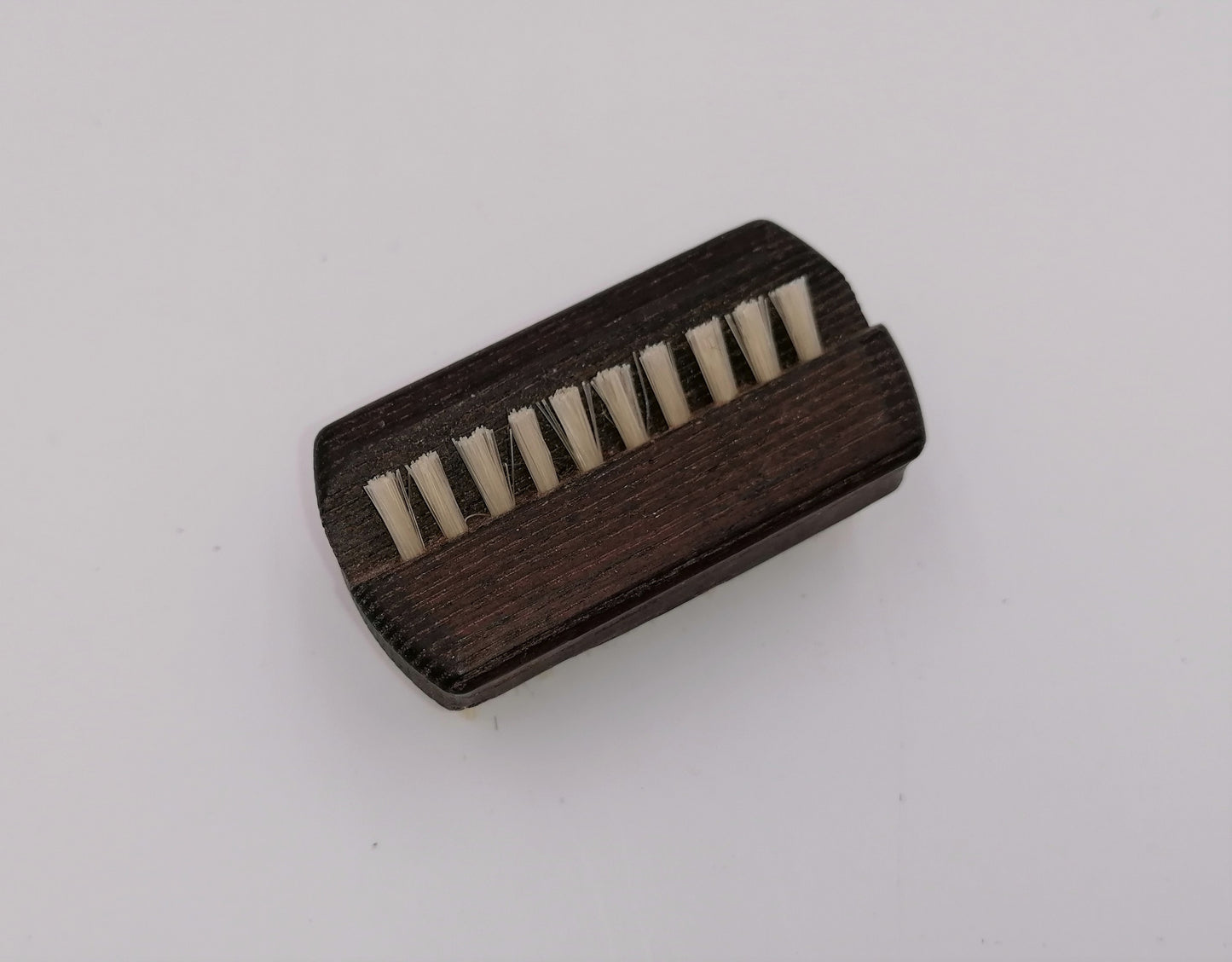 Nagelbürste für die Reise aus Thermoholz