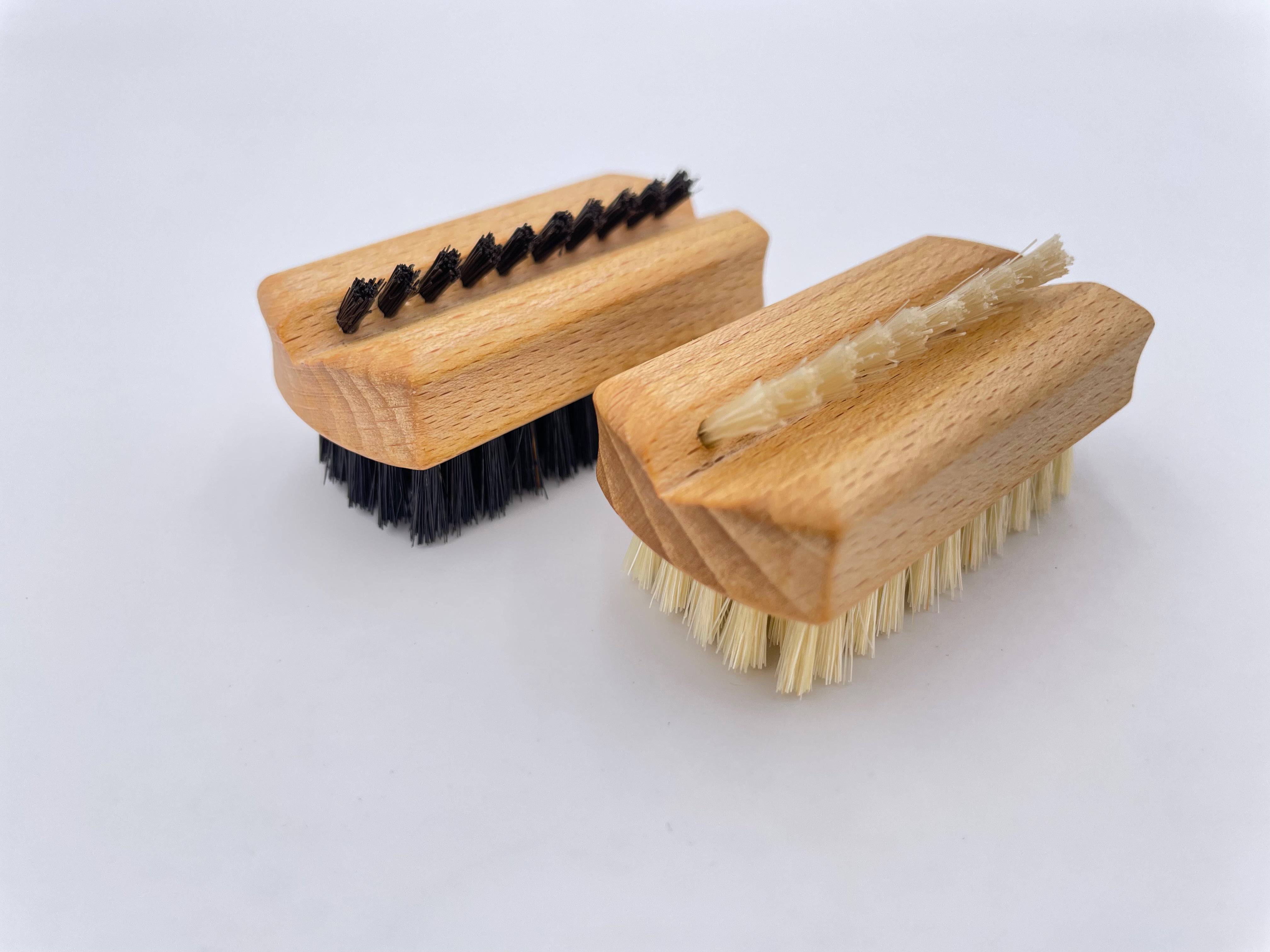 Nagelbürste für die Reise aus Buchenholz