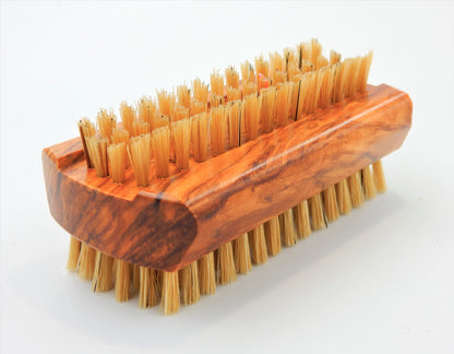 Nagelbürste aus Olivenholz