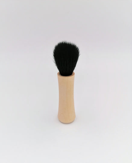 Kleiner Kosmetikpinsel mit Standfuß